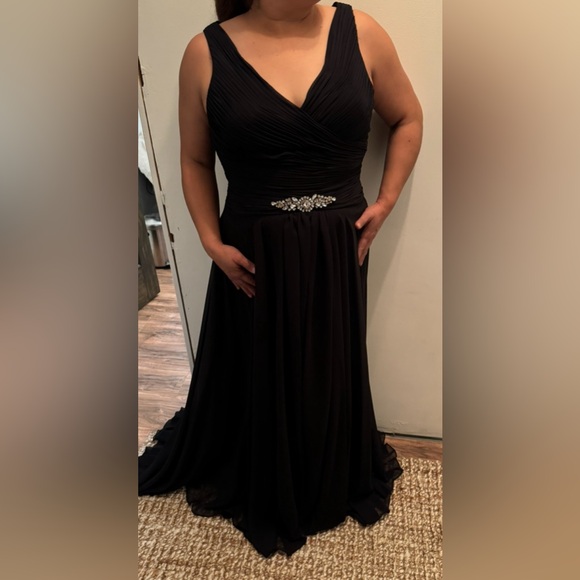 Merrily Chiffon Bridesmaid Dresses Long Pleated Empire V Back Evening Gowns - Picture 4 of 6